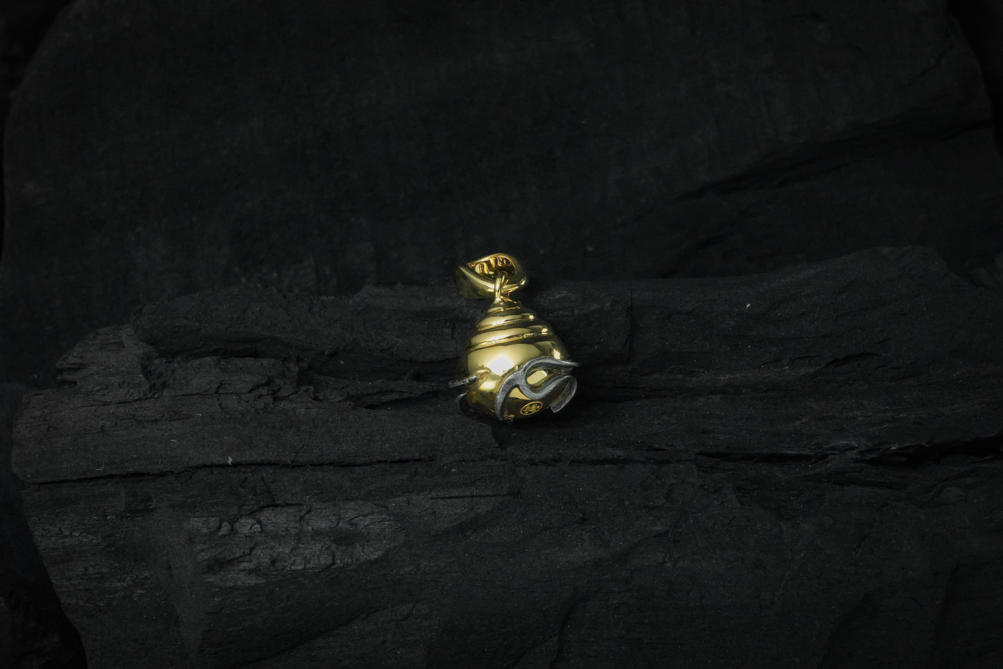 Hōju Gold Pendant