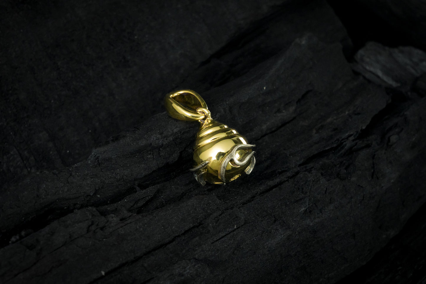 Hōju Gold Pendant
